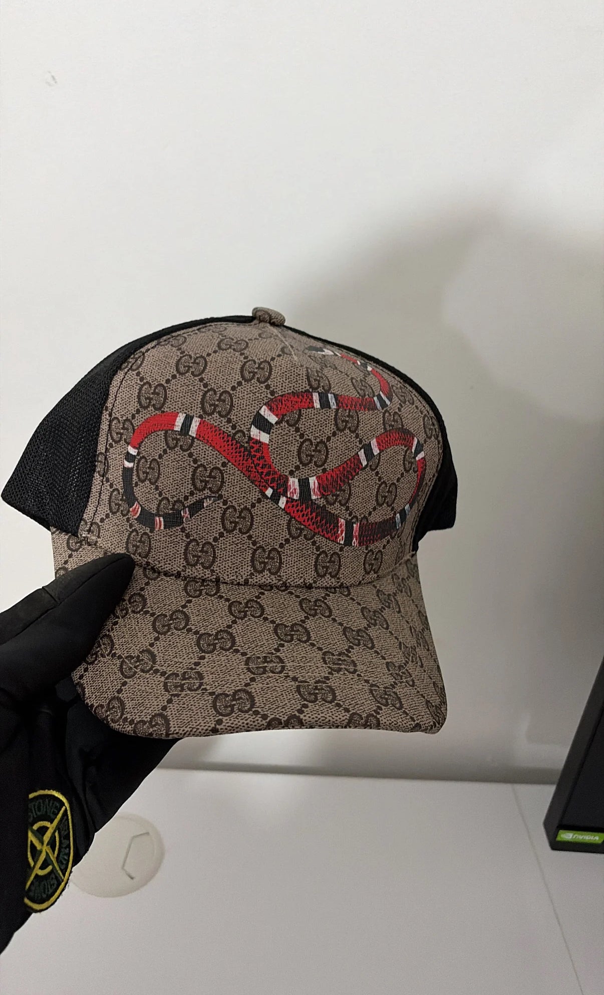 Caps